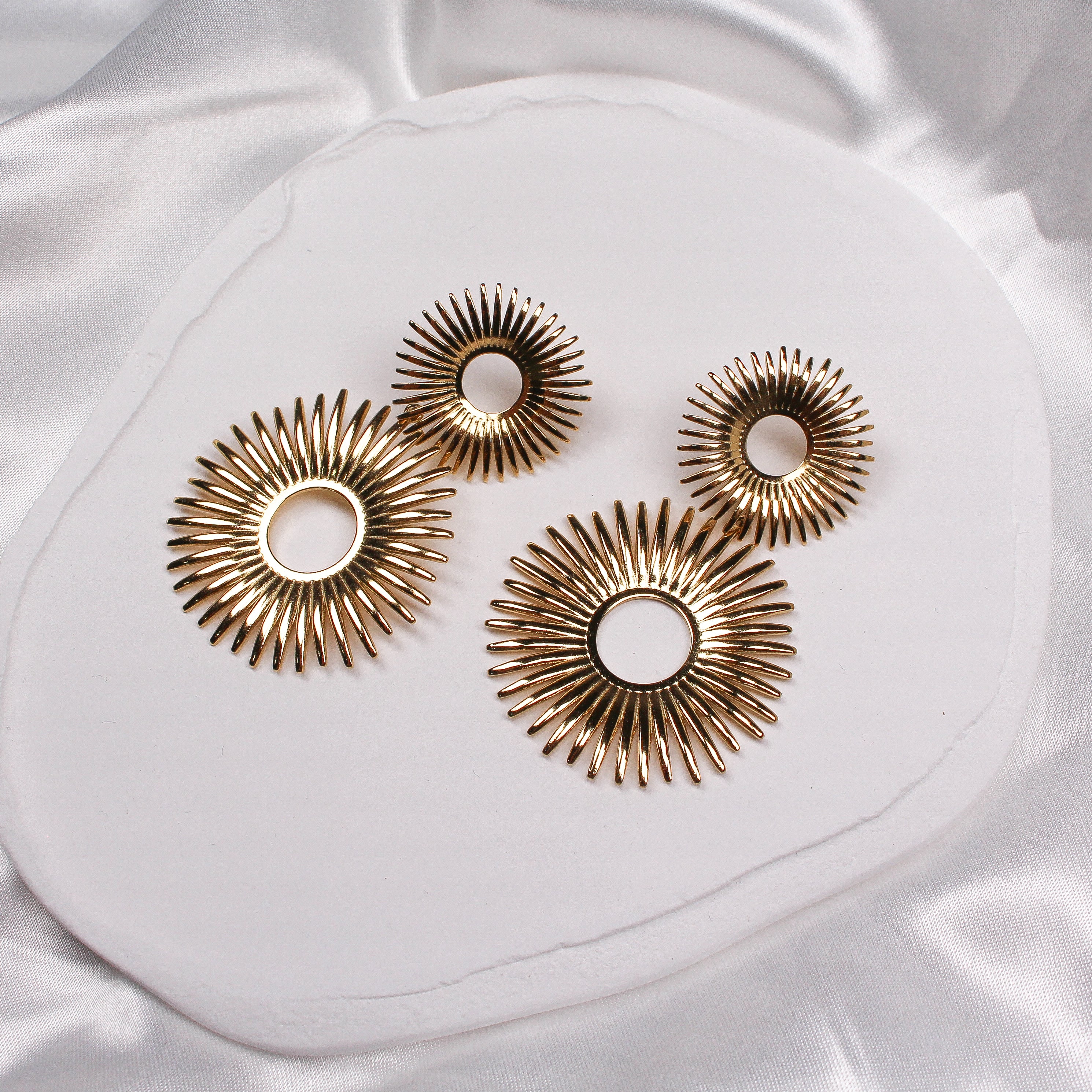 IRIS EARRINGS - Black & Bloom