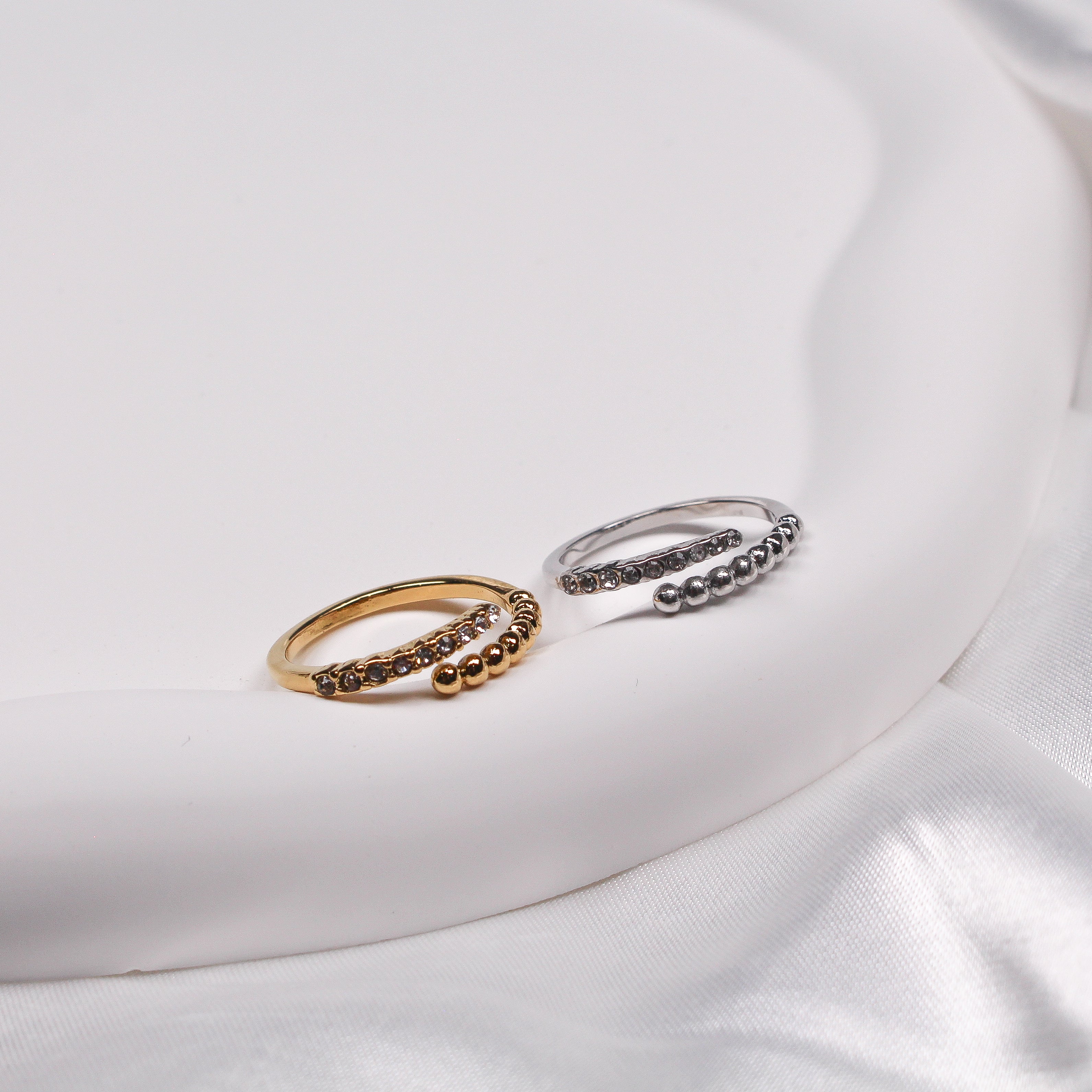 SERENA RING GOLD - Black & Bloom