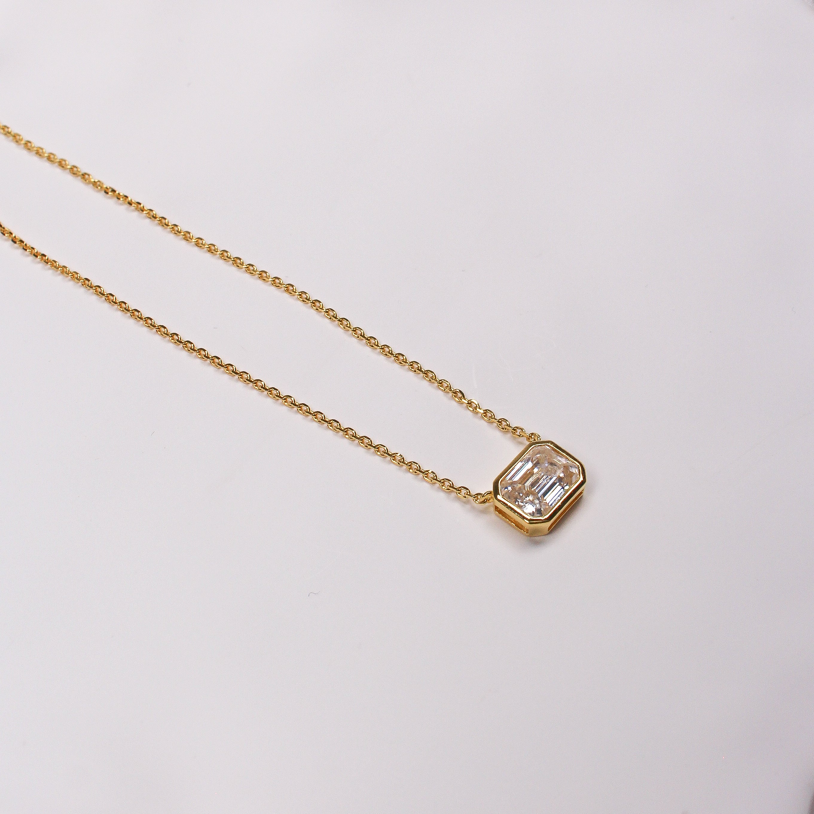 EMERALD BEZEL NECKLACE - Black & Bloom