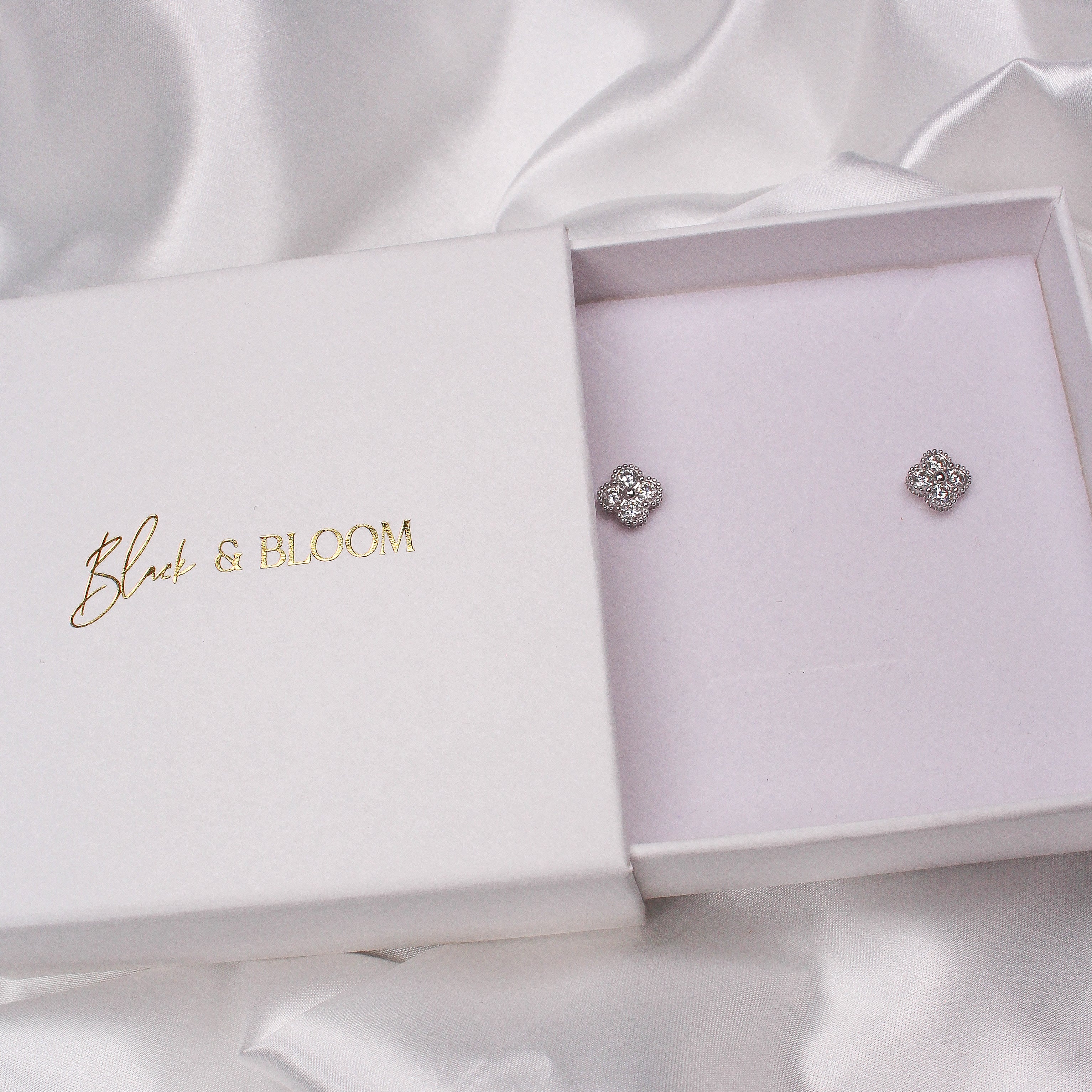 CLOVER MOISSANITE EARRINGS - Black & Bloom