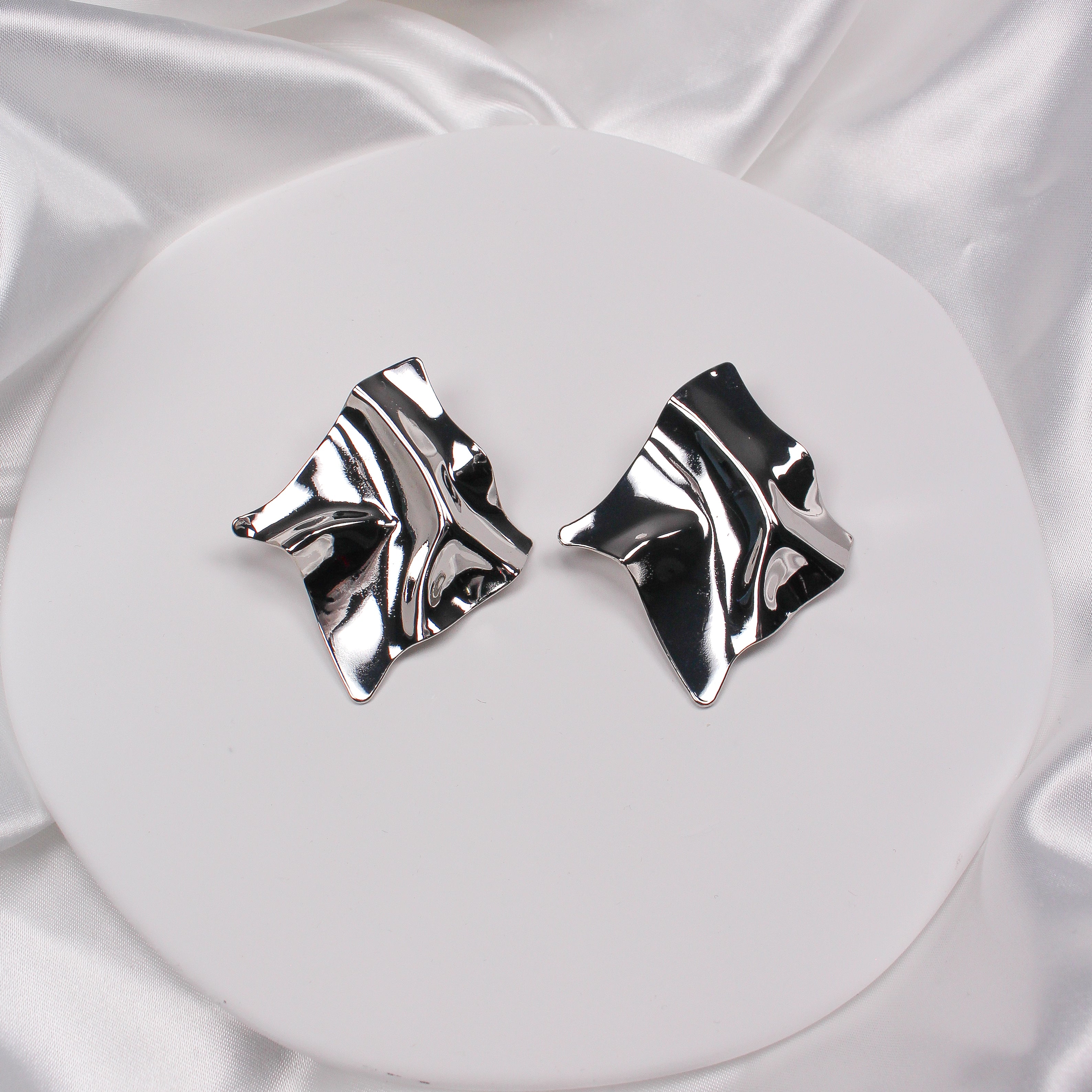 LUNA - SILVER (CLIP ON) - Black & Bloom