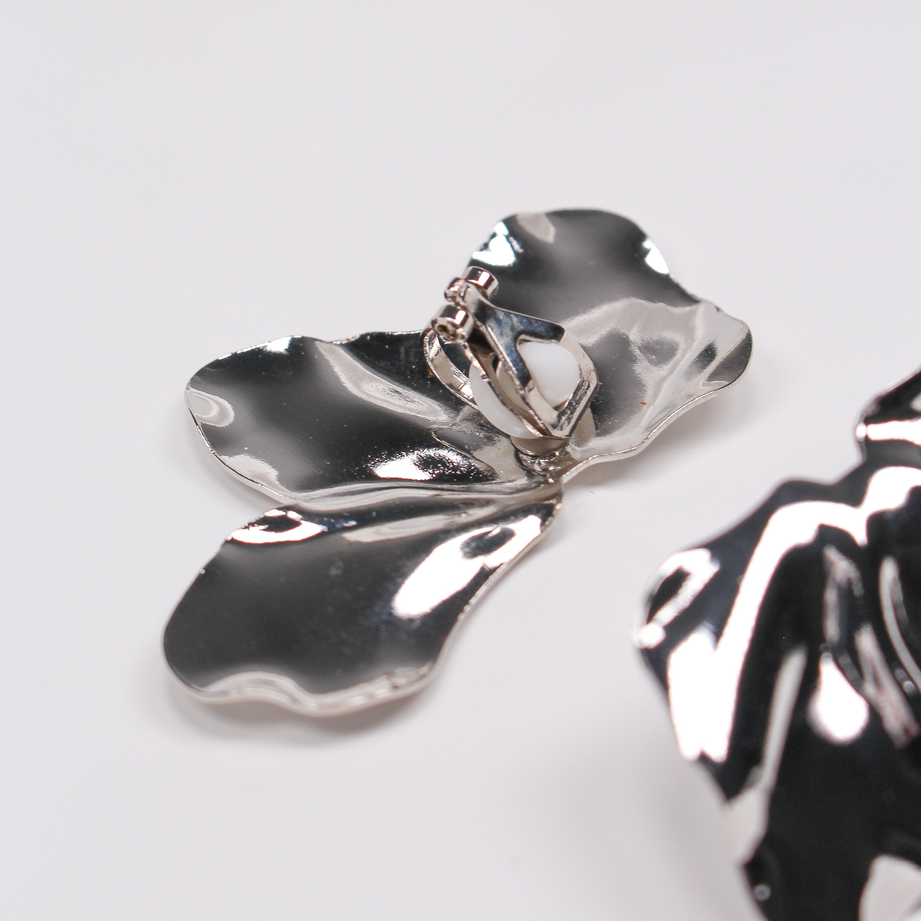 OLIVIA - SILVER (CLIP ON) - Black & Bloom