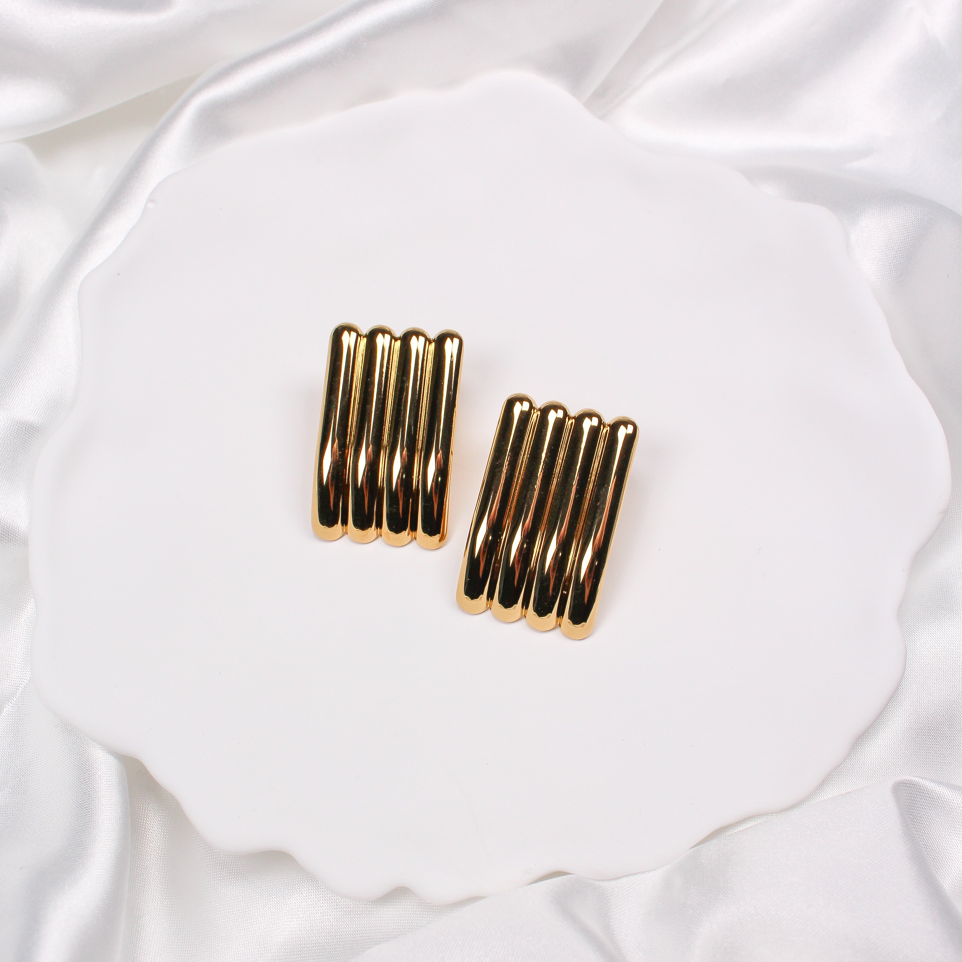 LILY EARRINGS - GOLD - Black & Bloom