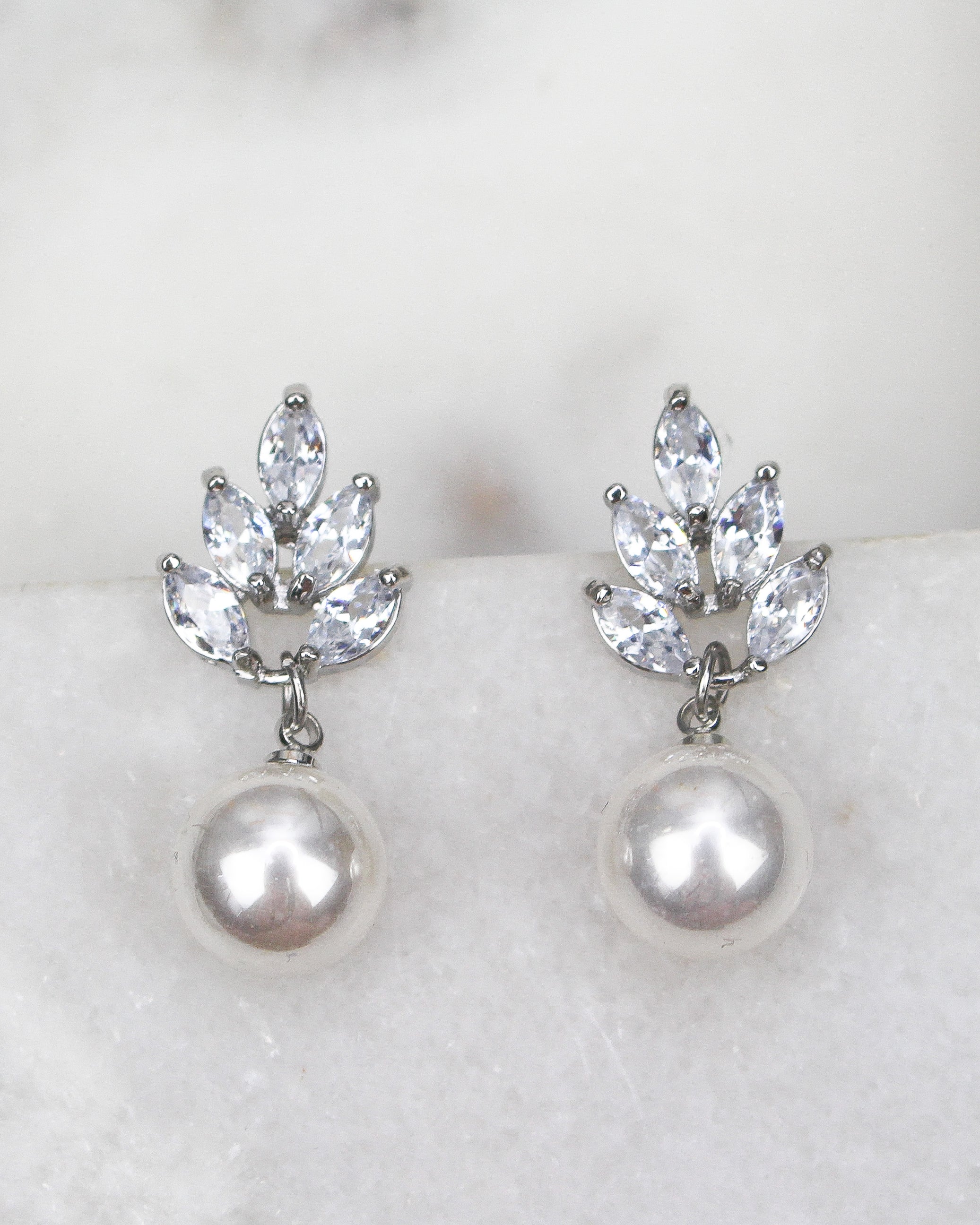 ALAIA EARRINGS - Black & Bloom