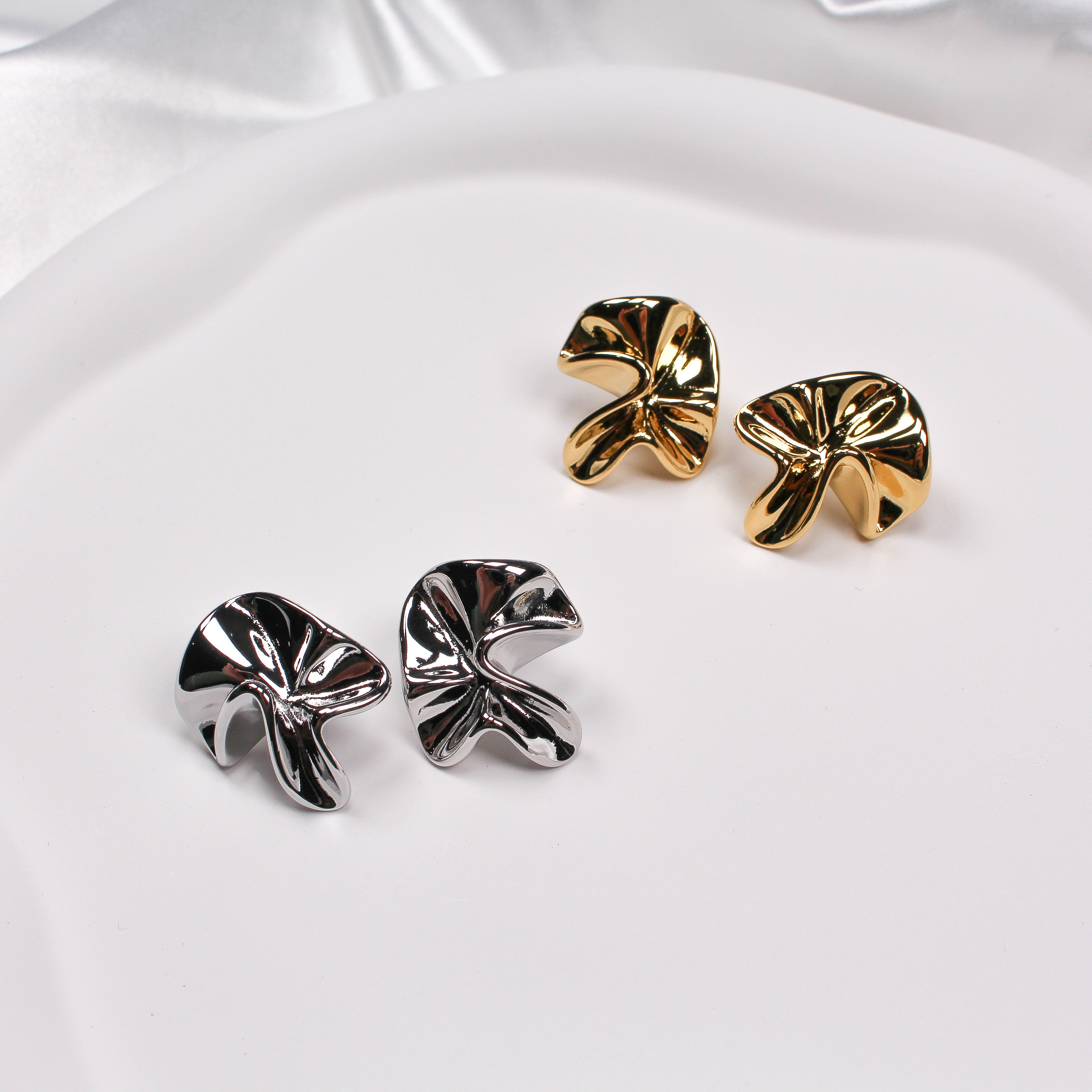 RHODES EARRINGS SILVER - Black & Bloom