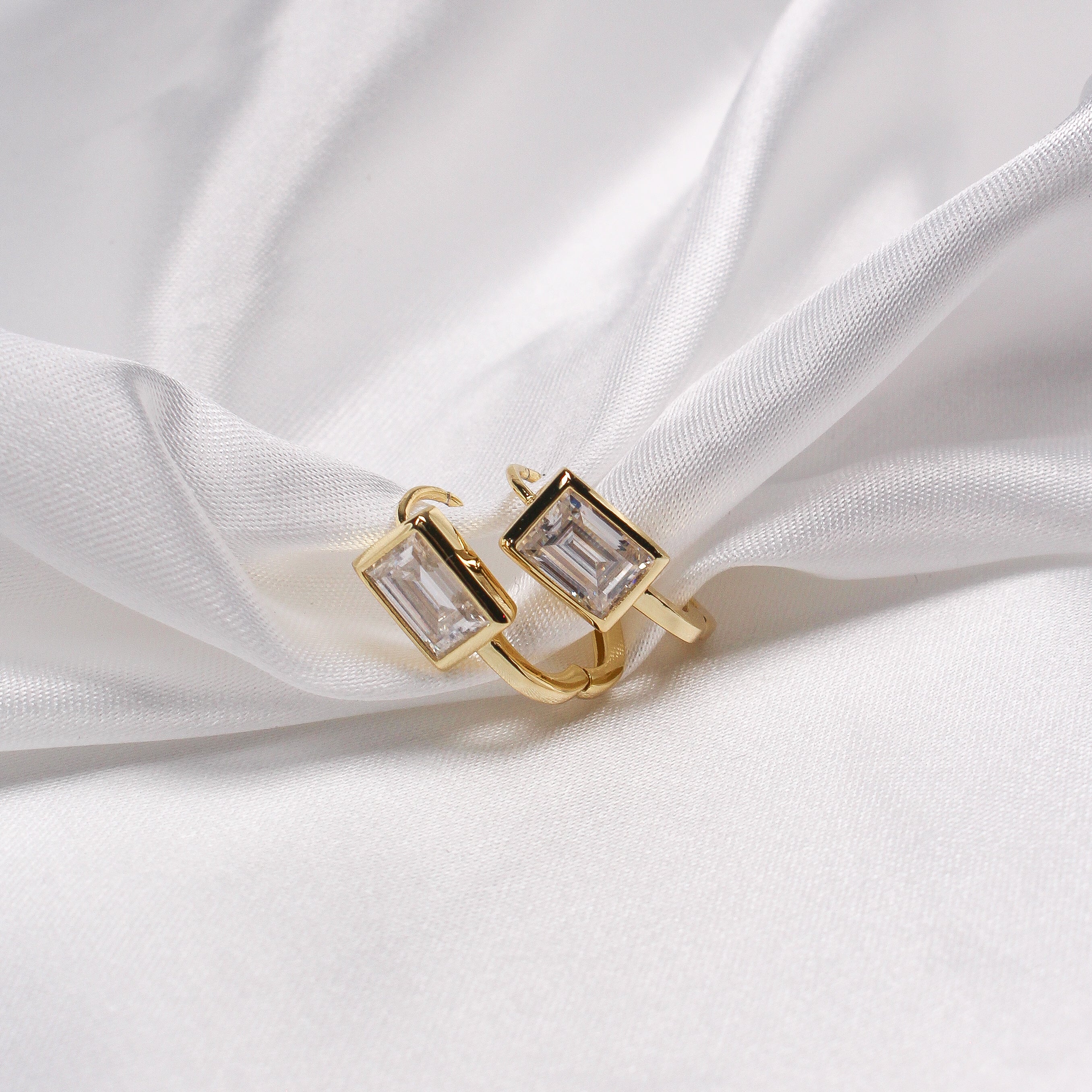 EMERALD HOOP MOISSANITE EARRINGS GOLD - Black & Bloom