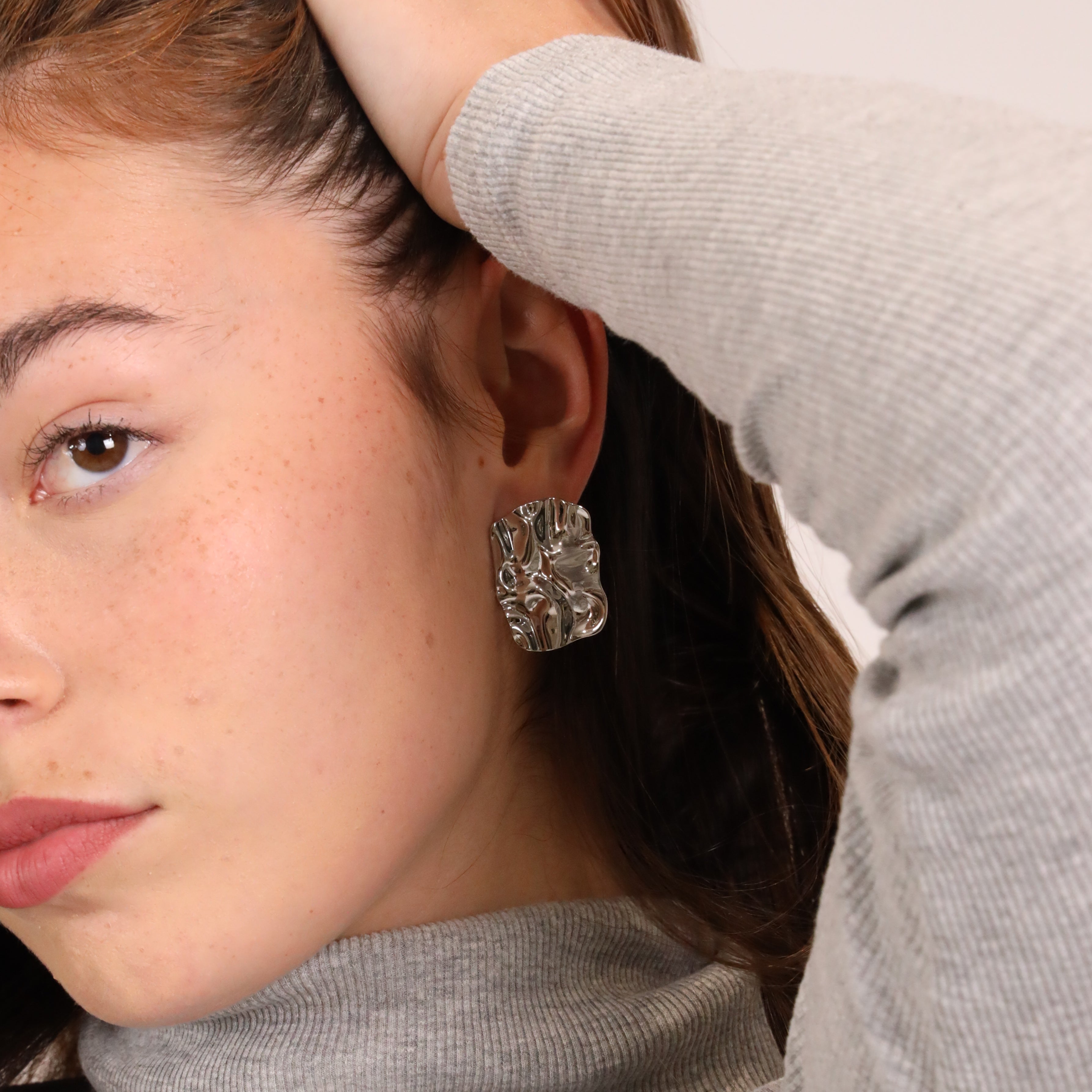 INAYA EARRINGS SILVER - Black & Bloom