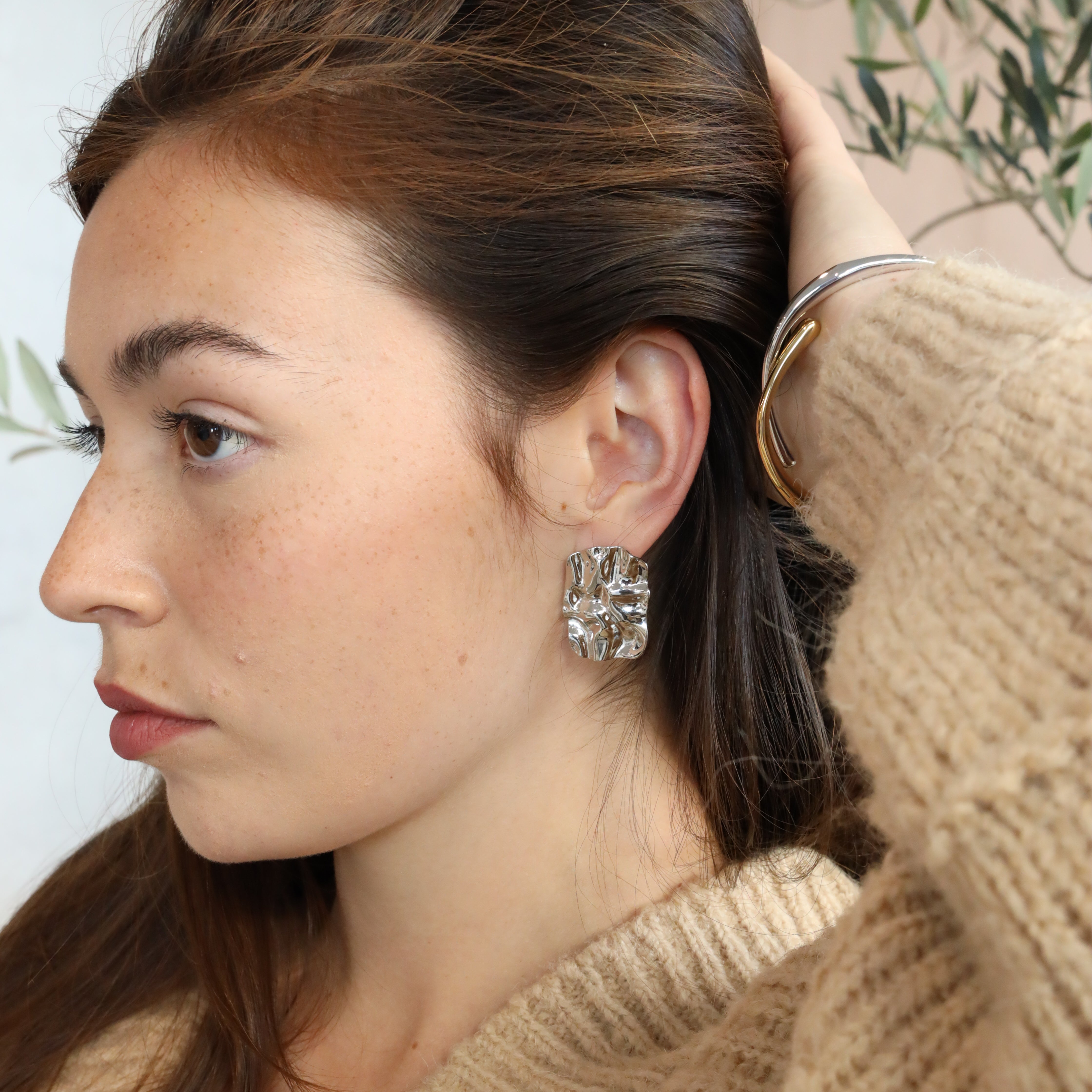 INAYA EARRINGS GOLD - Black & Bloom