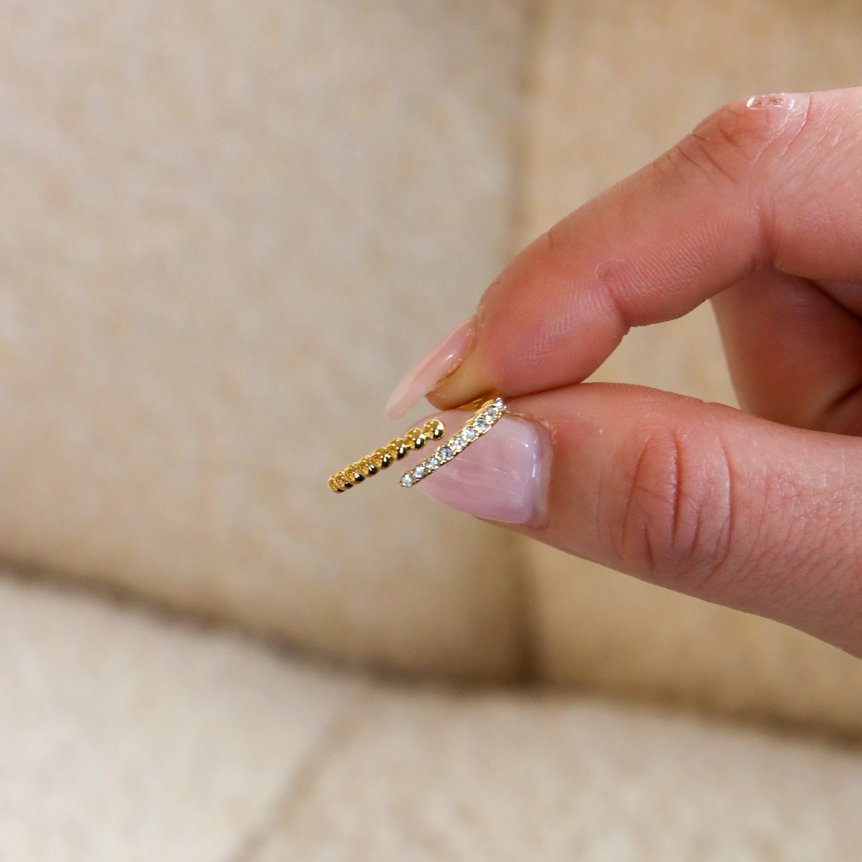 SERENA RING GOLD - Black & Bloom