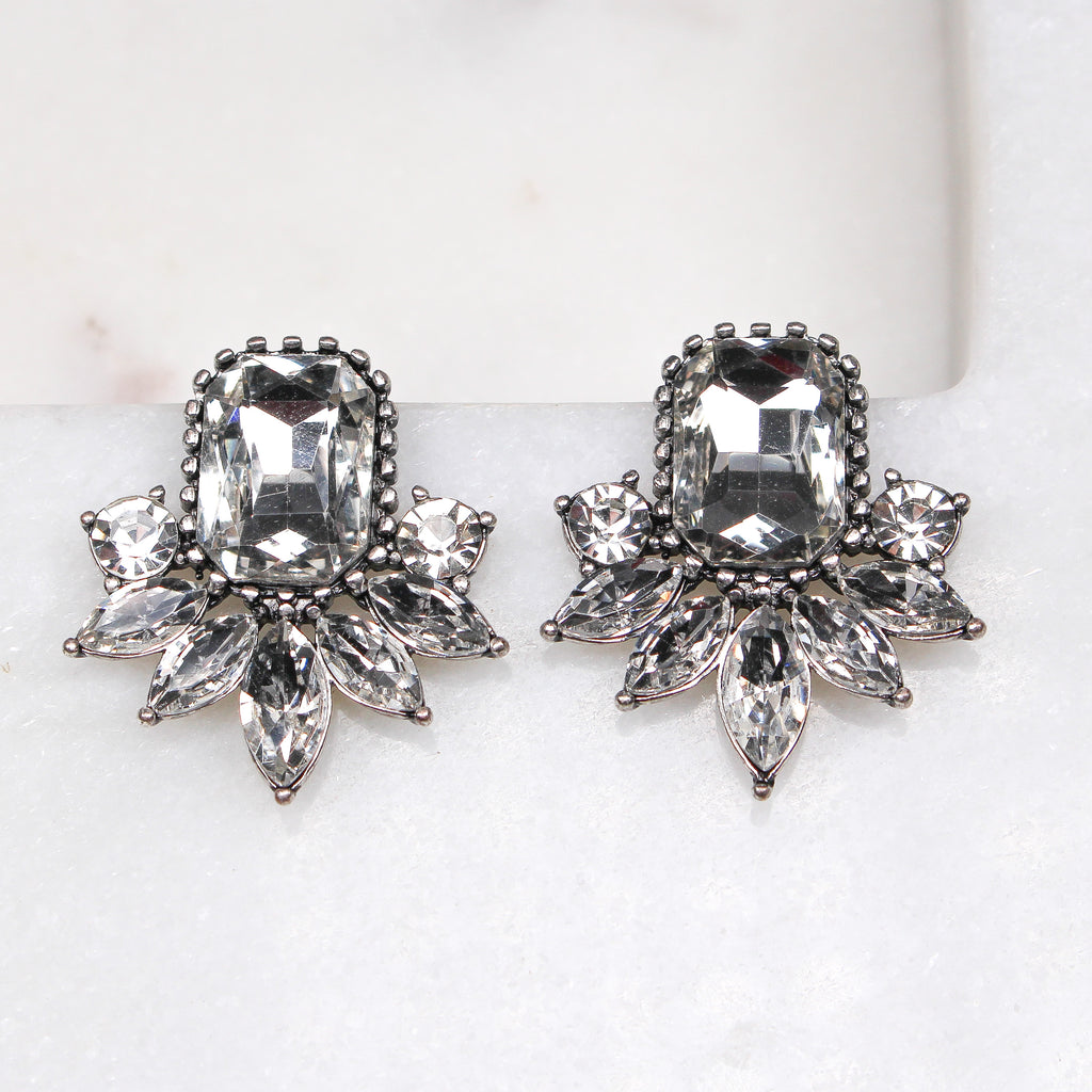 AMELIA EARRINGS WHITE - Black & Bloom